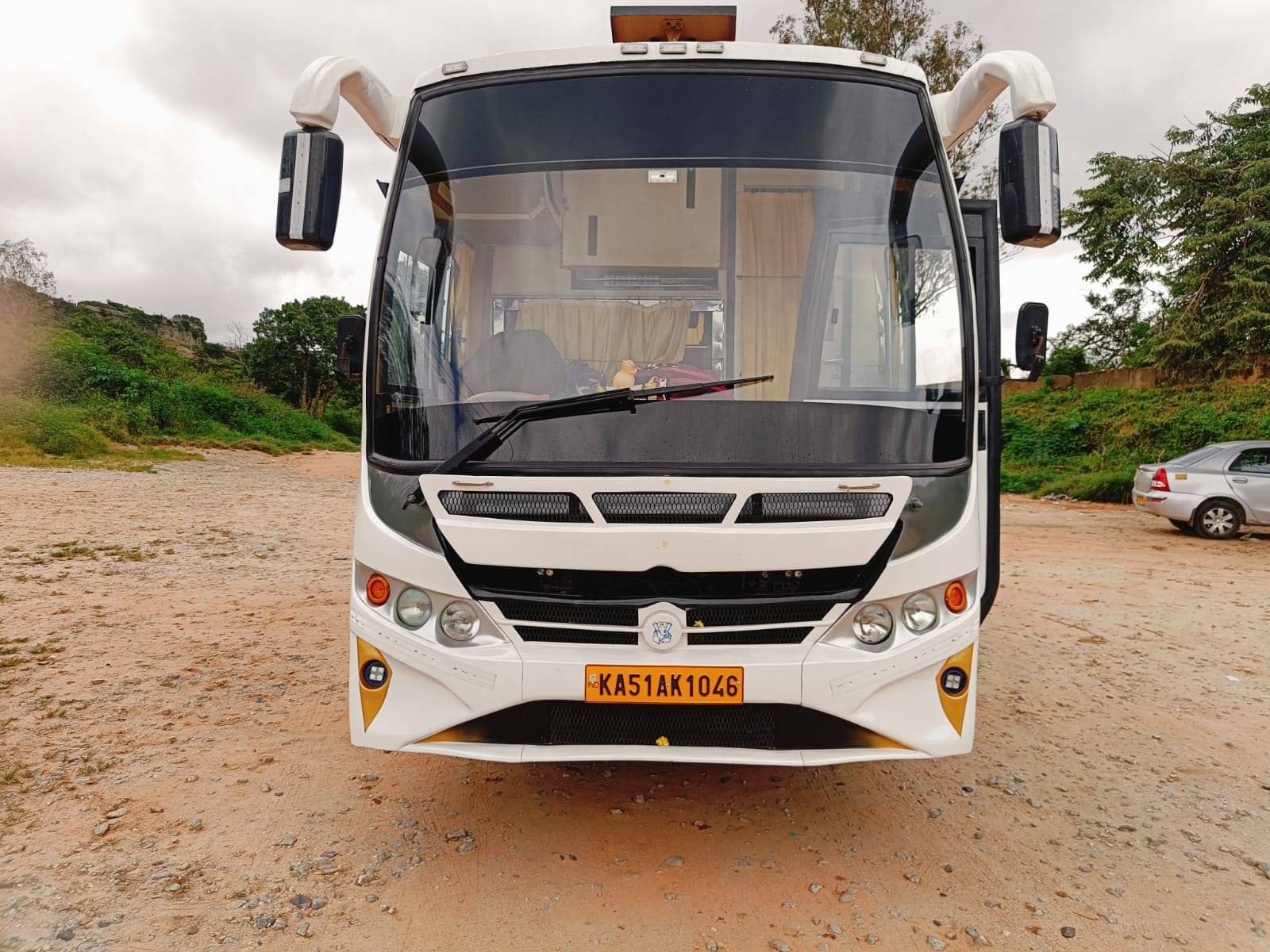 Mysore Karantaka Mini Bus 17 Seater – Book Now